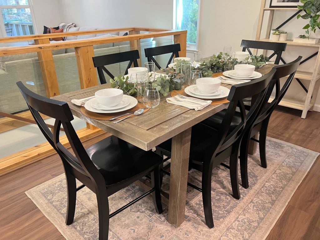 Airbnb-Dining-Table